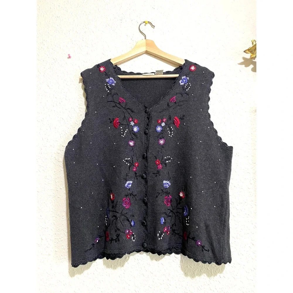 Vintage Womens grandma XL Gray Floral Embroidered Knit Sweater Vest Cottagecore